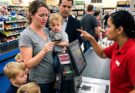 SINGLE MOTHER OF FIVE IS REPRIMANDED BY A CASHIER FOR NOT HAVING ENOUGH MONEY FOR GROCERIES — MOMENTS LATER A VOICE SAYS: “YOUR BILL IS ALREADY PAID!”